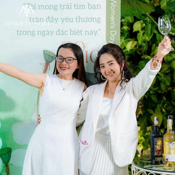 Không gian tổ chức sự kiện tại Amor Resort kết hợp giữa sảnh trong nhà và khu vực ngoài trời
