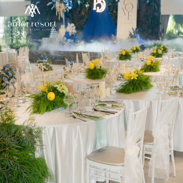 Mẹo thương lượng sảnh tiệc cưới giá tốt bằng cách quy đổi quà tặng, đàm phán bàn dự phòng và tận dụng chương trình ưu đãi
