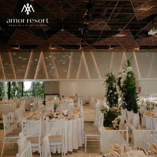 Amor Resort cung cấp các mẫu menu tiệc cưới sang trọng với thực đơn đa dạng, đội ngũ bếp chuyên nghiệp và chi phí hợp lý