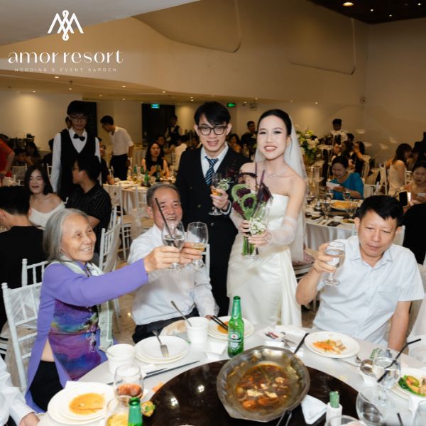Amor Resort sở hữu không gian tiệc cưới xanh mát, sảnh tiệc sang trọng và dịch vụ tổ chức chuyên nghiệp