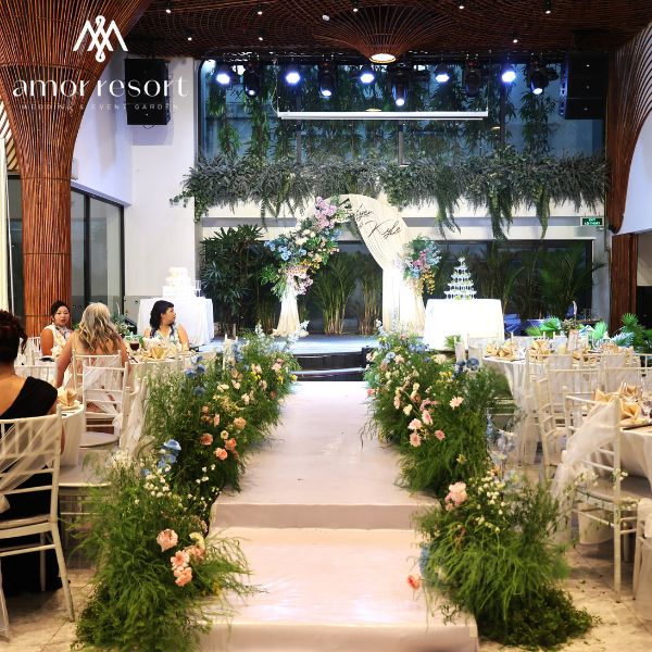 Đặt sảnh tiệc cưới sớm giúp cô dâu chú rể chủ động lựa chọn không gian và thời gian tổ chức phù hợp